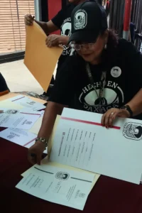 Entrega de certificados Hecho en Oaxaca durante evento de certificación local
